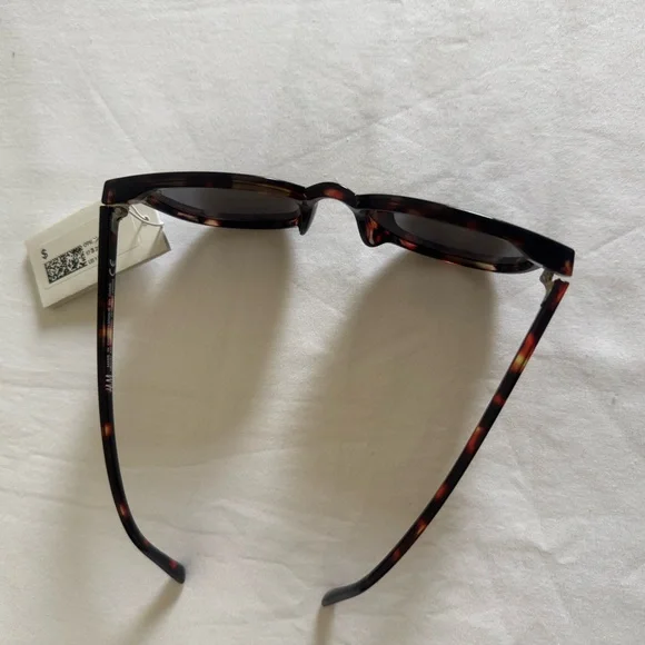 Stylish Tortoiseshell Sunglasses - Picture 7 of 8